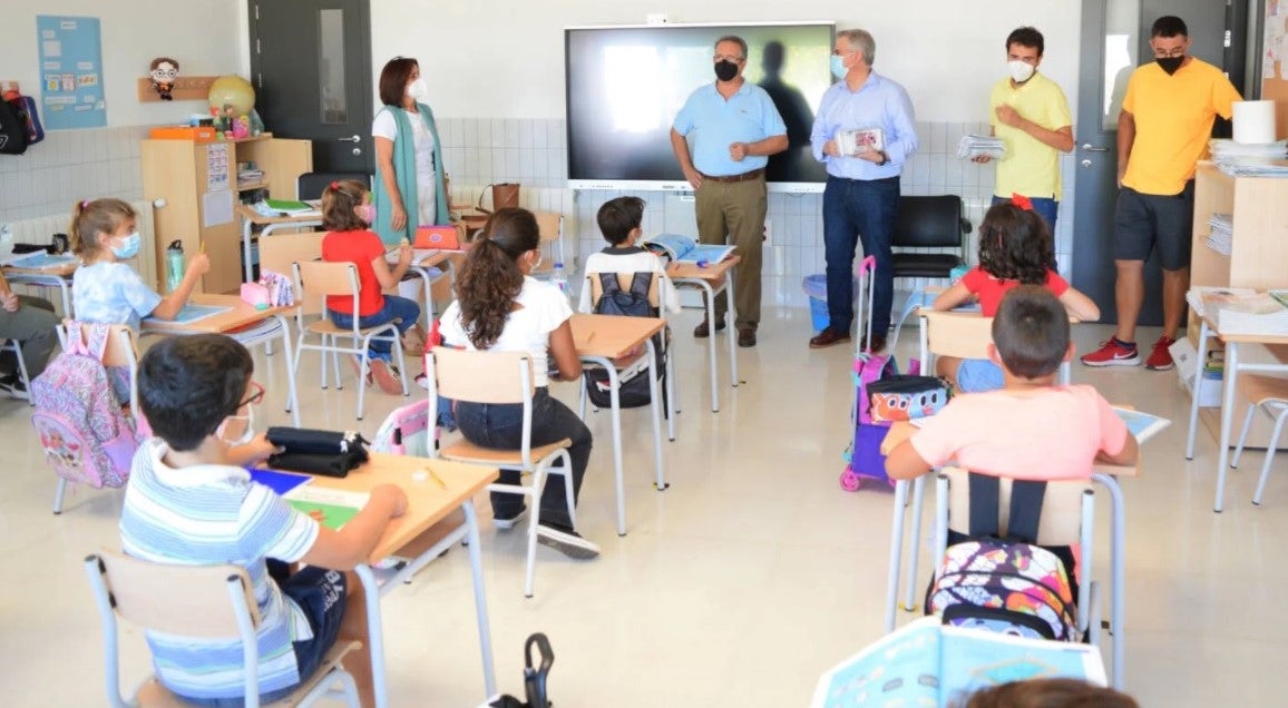 El Ayuntamiento reparte 600 mascarillas entre los escolares