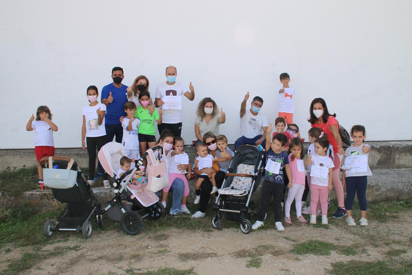 Participantes en la carrera solidaria por los afectados por el volcán canario. 