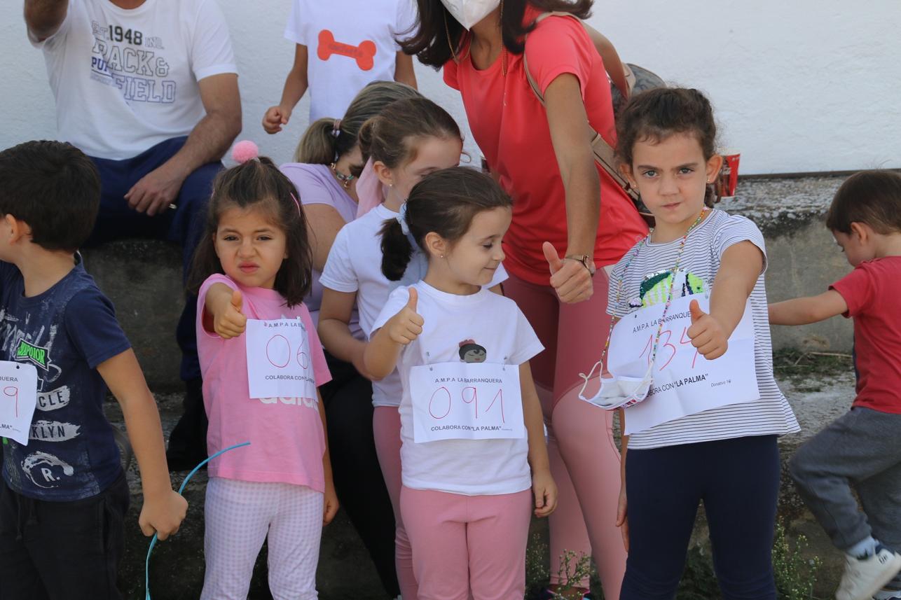 Participantes en la carrera solidaria por los afectados por el volcán canario. 