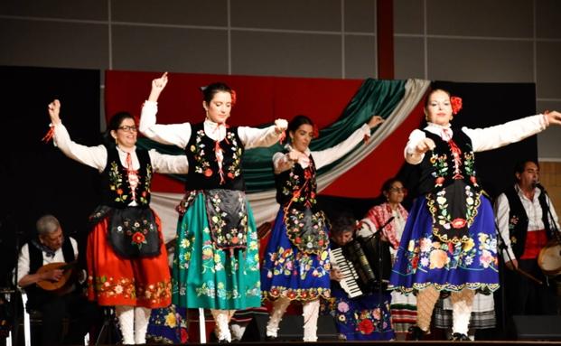 Celebración del festival de folklore en el Auditorio. 