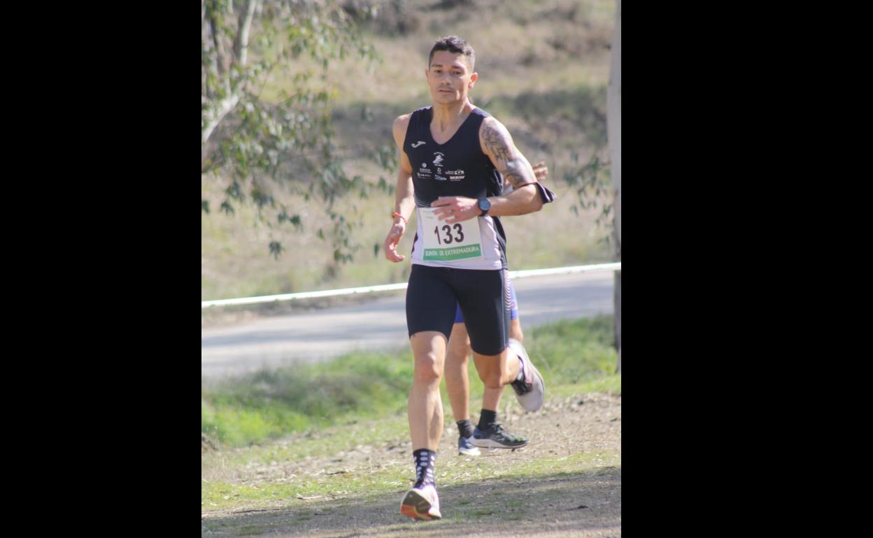 El atleta Javier Calderón se vuelve a subir al pódium para colgarse otro oro