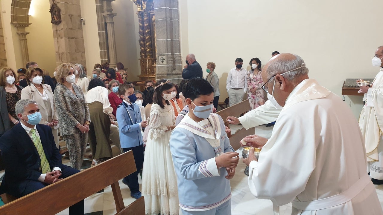 Los campanarienses acompañaron a la Virgen de Piedraescrita en la eucaristía y posterior procesión. 