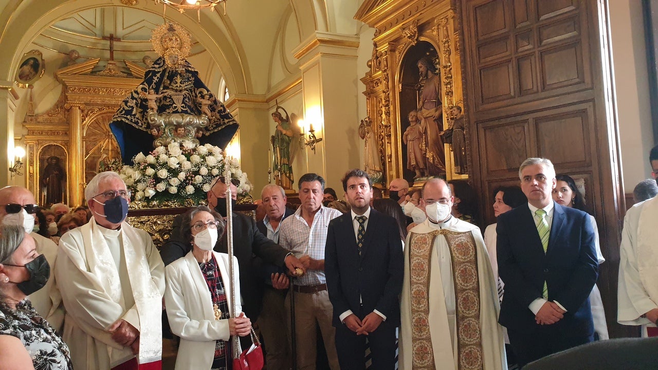 Los campanarienses acompañaron a la Virgen de Piedraescrita en la eucaristía y posterior procesión. 