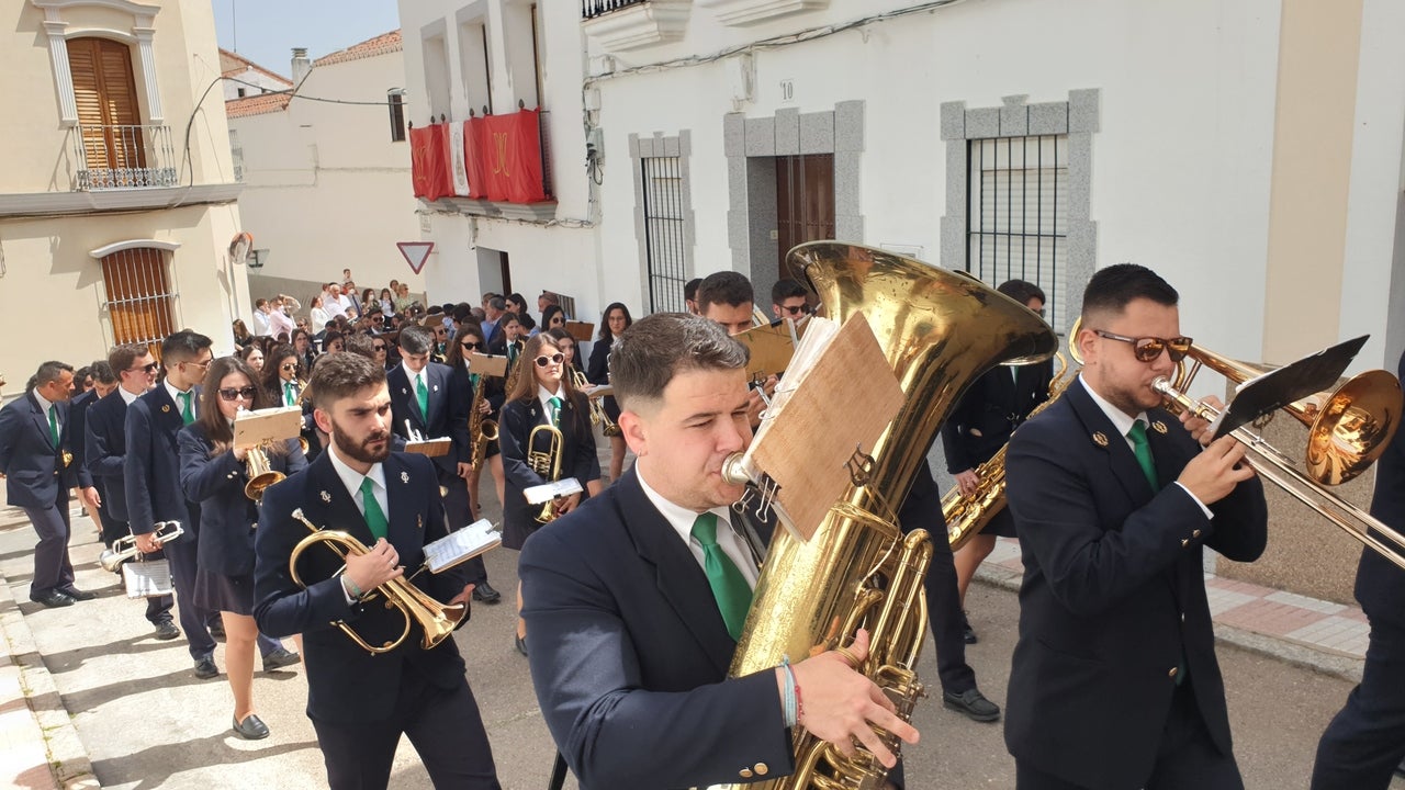 Los campanarienses acompañaron a la Virgen de Piedraescrita en la eucaristía y posterior procesión. 