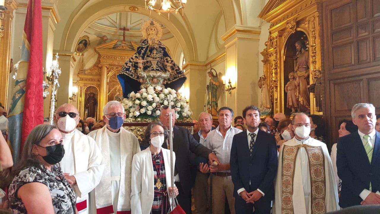 Los campanarienses acompañaron a la Virgen de Piedraescrita en la eucaristía y posterior procesión. 