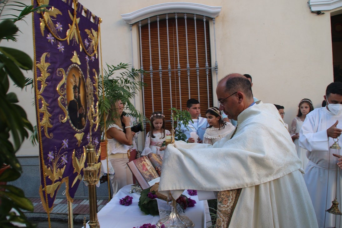 El Corpus Christi volvió a celebrarse con un gran acompañamiento por las calles de Campanario. 