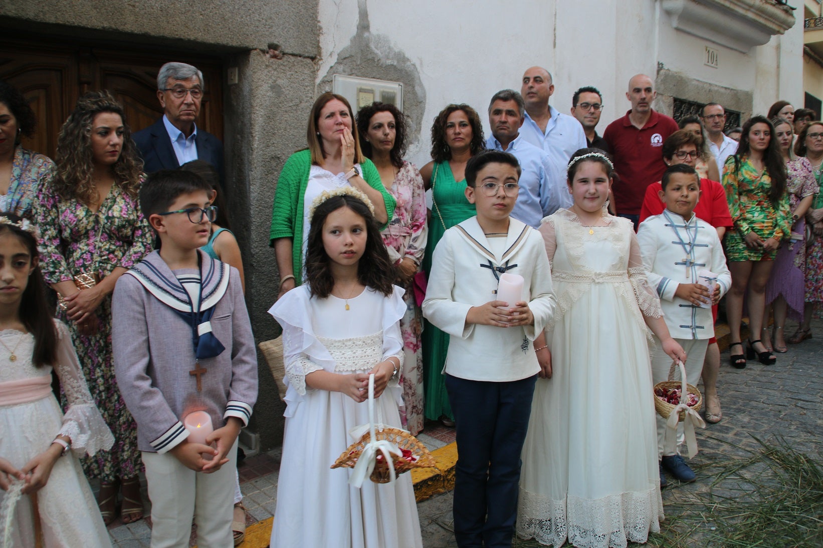 El Corpus Christi volvió a celebrarse con un gran acompañamiento por las calles de Campanario. 