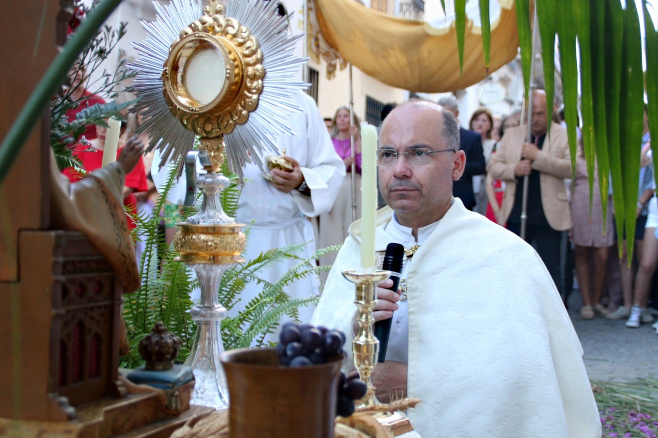 El Corpus Christi volvió a celebrarse con un gran acompañamiento por las calles de Campanario. 