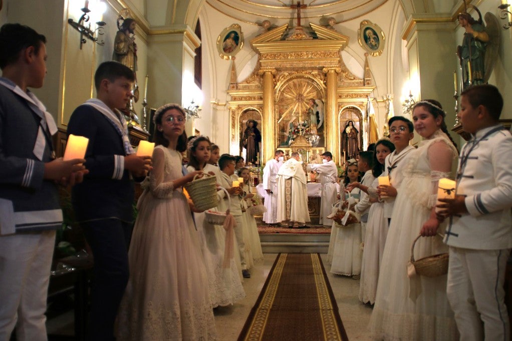 El Corpus Christi volvió a celebrarse con un gran acompañamiento por las calles de Campanario. 