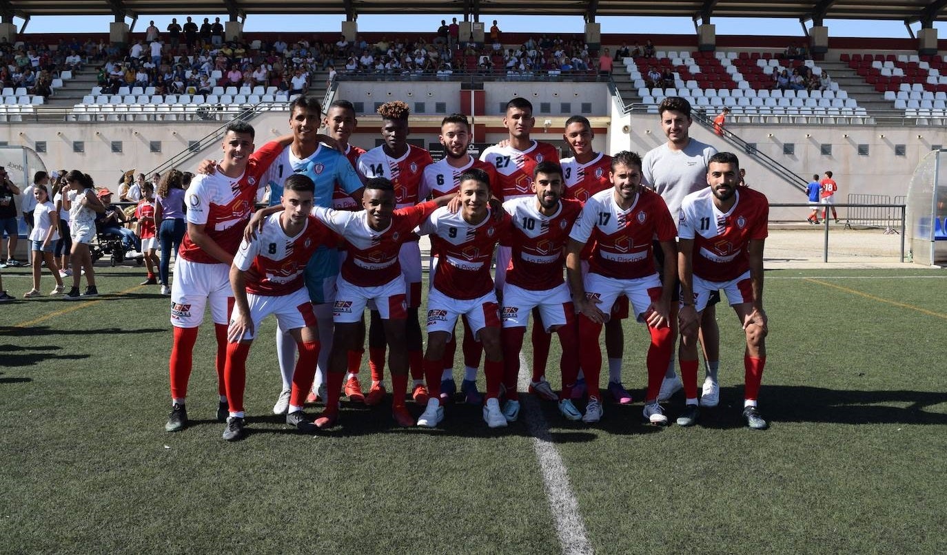 Parte del equipo del CF Campanario en su presentación oficial de la temporada 2022-23 