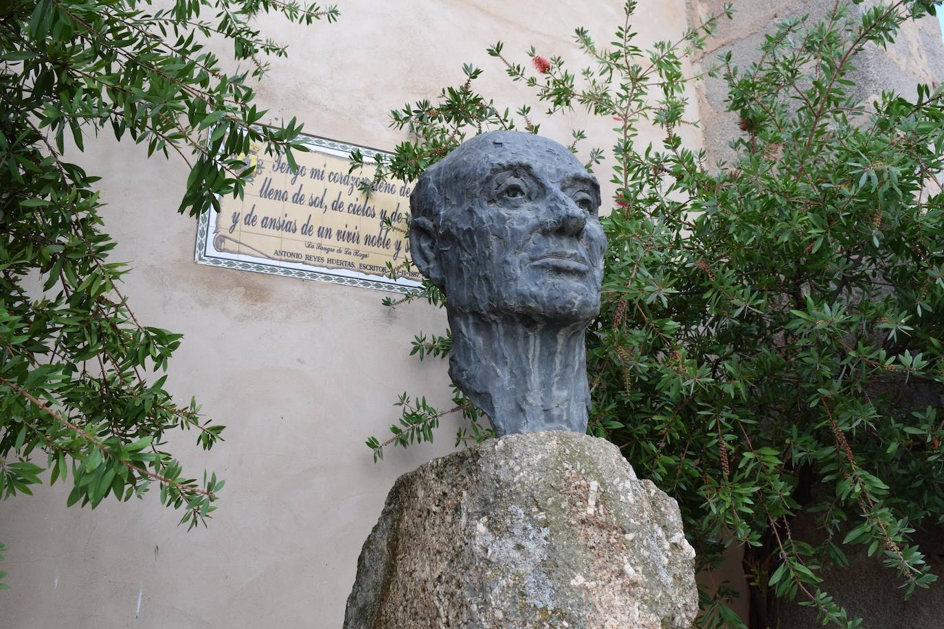 Busto de Antonio Reyes Huertas 