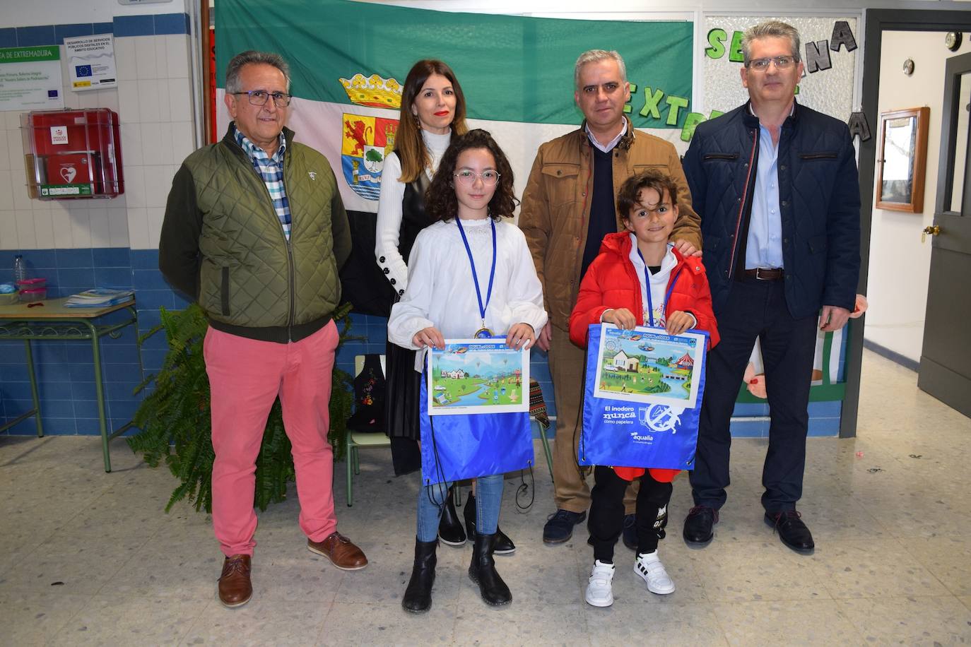 Carolina Calderón y Alejandro Gómez reciben sus premios del XX Concurso Digital Infantil Aqualia