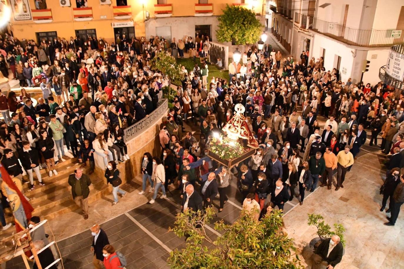 Llegada de la Virgen de Piedraescrita a la plaza de Campanario la primera noche de feria