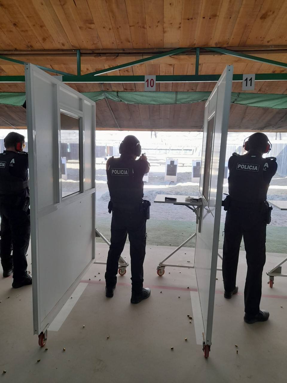 Agentes de Policía Local de Campanario durante las prácticas de tiro