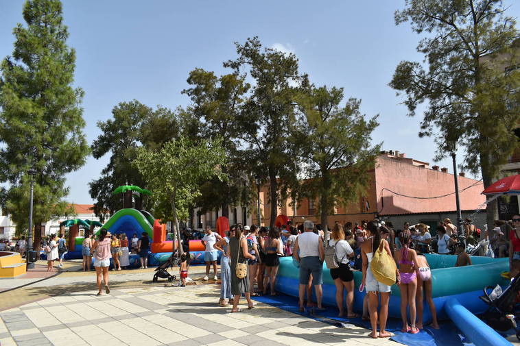 Las risas y la alegría de los pequeños refrescan el Fiestón del Verano