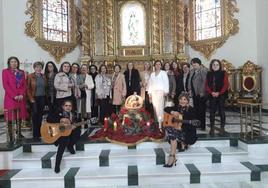 Foto grupal del coro de Misa de 12