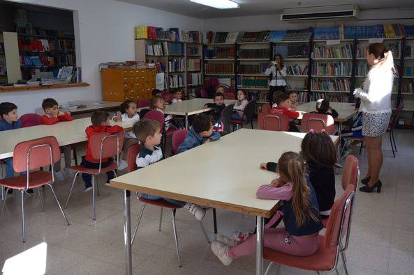 Los pequeños visitaron la biblioteca por el Día Internacional del Libro