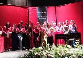 Los alumnos de 2º Bachillerato y Ciclo Formativo del IES Bartolomé J. Gallardo celebraron su graduación