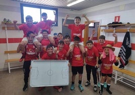 El equipo alevín A de la Escuela de Fútbol Campanario, campeón de liga