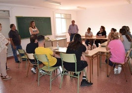 Diez alumnos comienzan su formación como auxiliares de revestimientos en construcción