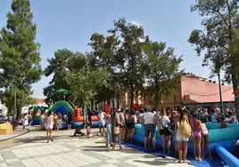 Hinchables de agua y juegos en el Fiestón del verano