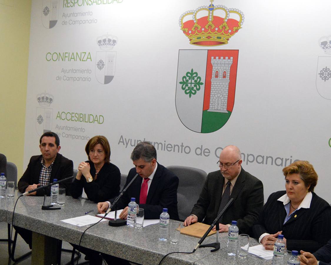 Momento de u pleno en el Ayuntamiento de Campanario. 