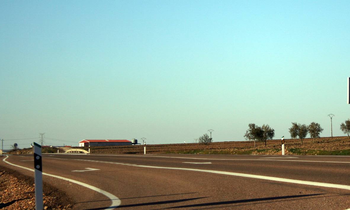 Carretera EX-104, a su paso por Campanario, donde ha ocurrido el accidente. 