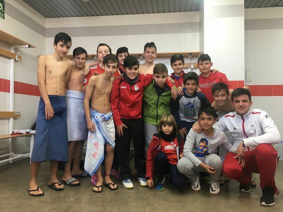 Buena parte del equipo infantil del 'Campa' que entrena Gaspar Trenado, tras conseguir el triunfo. 