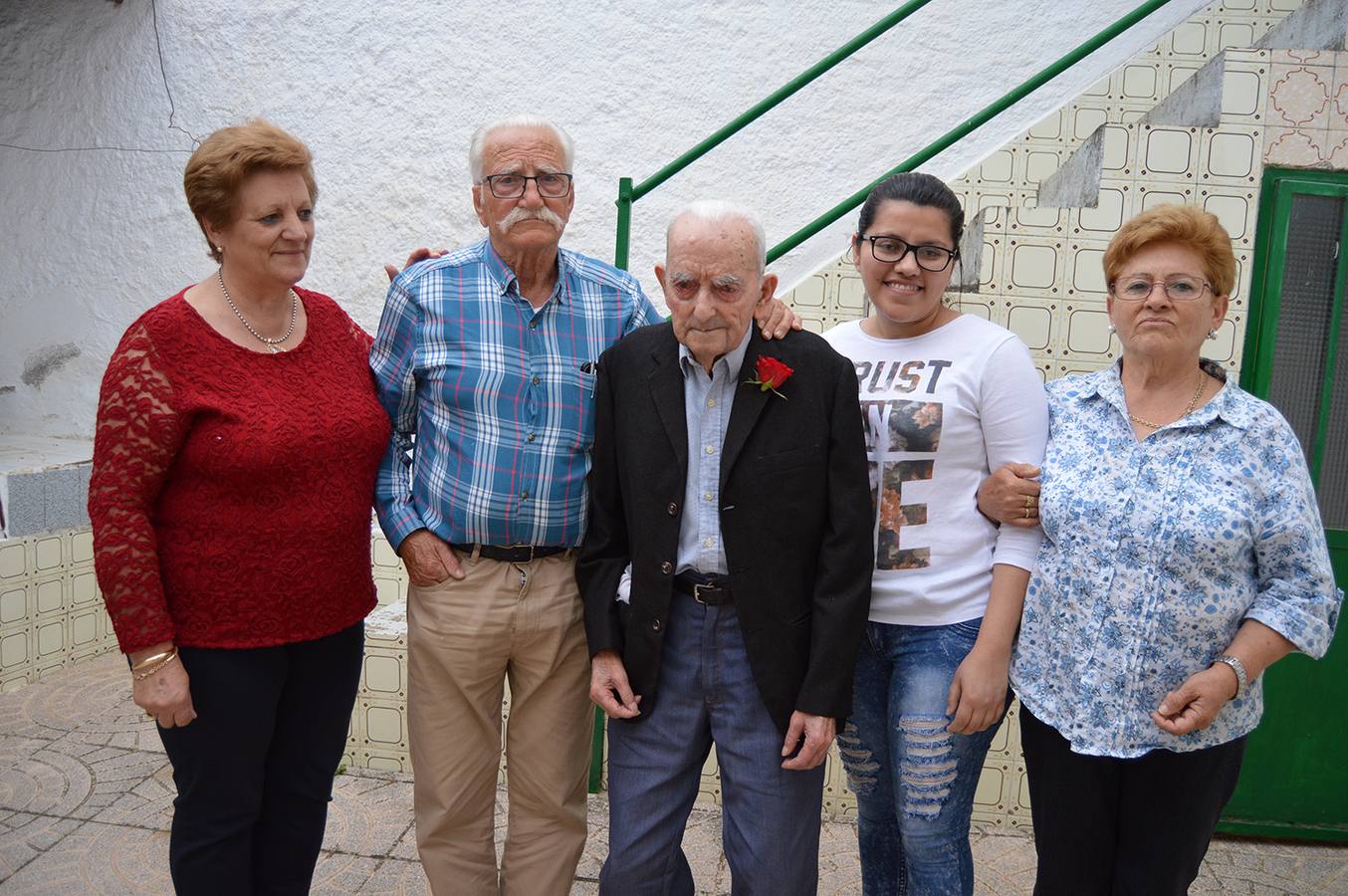 Juan Andrés con su 'otra familia' de Campanario. 