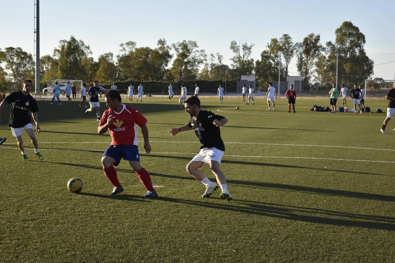 Choque de fútbol 7 de veteranos este verano. 