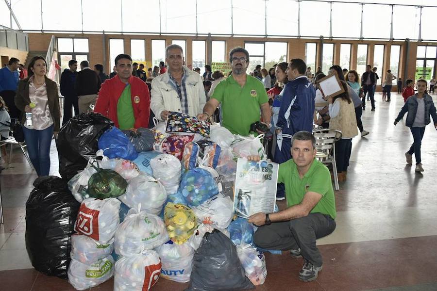 La Asociación La Vereda recoge miles de tapones solidarios para Berni
