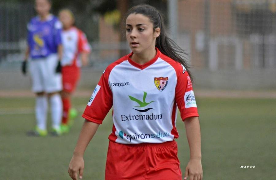 María Cabrera con la camiseta del Santa Teresa. 