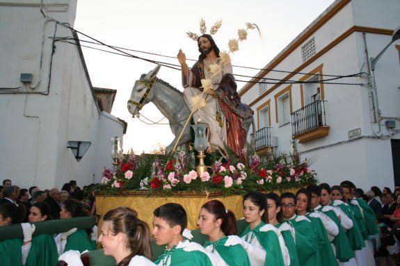 'El Burrito' abre los desfiles procesionales de Semana Santa en Campanario