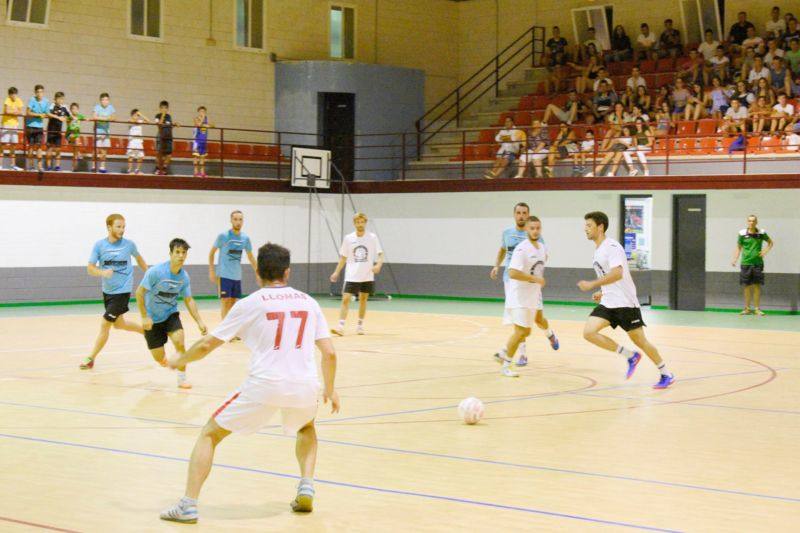 Dieciséis equipos participan en las 24 horas de fútbol-sala de Campanario