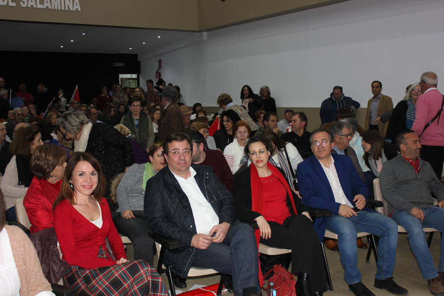 Imagen principal - El empleo y los jóvenes, claves anoche en el discurso de los socialistas