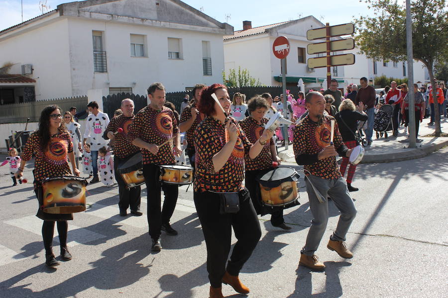 Imagen secundaria 2 - El Carnaval escolar llena las calles de pintores y cuadros famosos y animales de la granja
