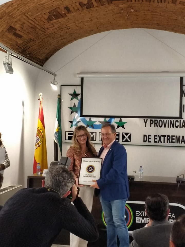 Casar de Cáceres ya tiene la distinción de 'Municipio emprendedor'