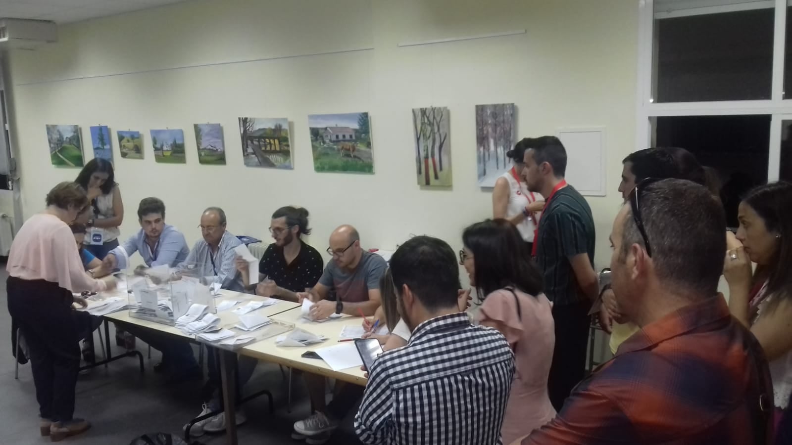 Recuento de votos en la mesa de casa de cultura. 