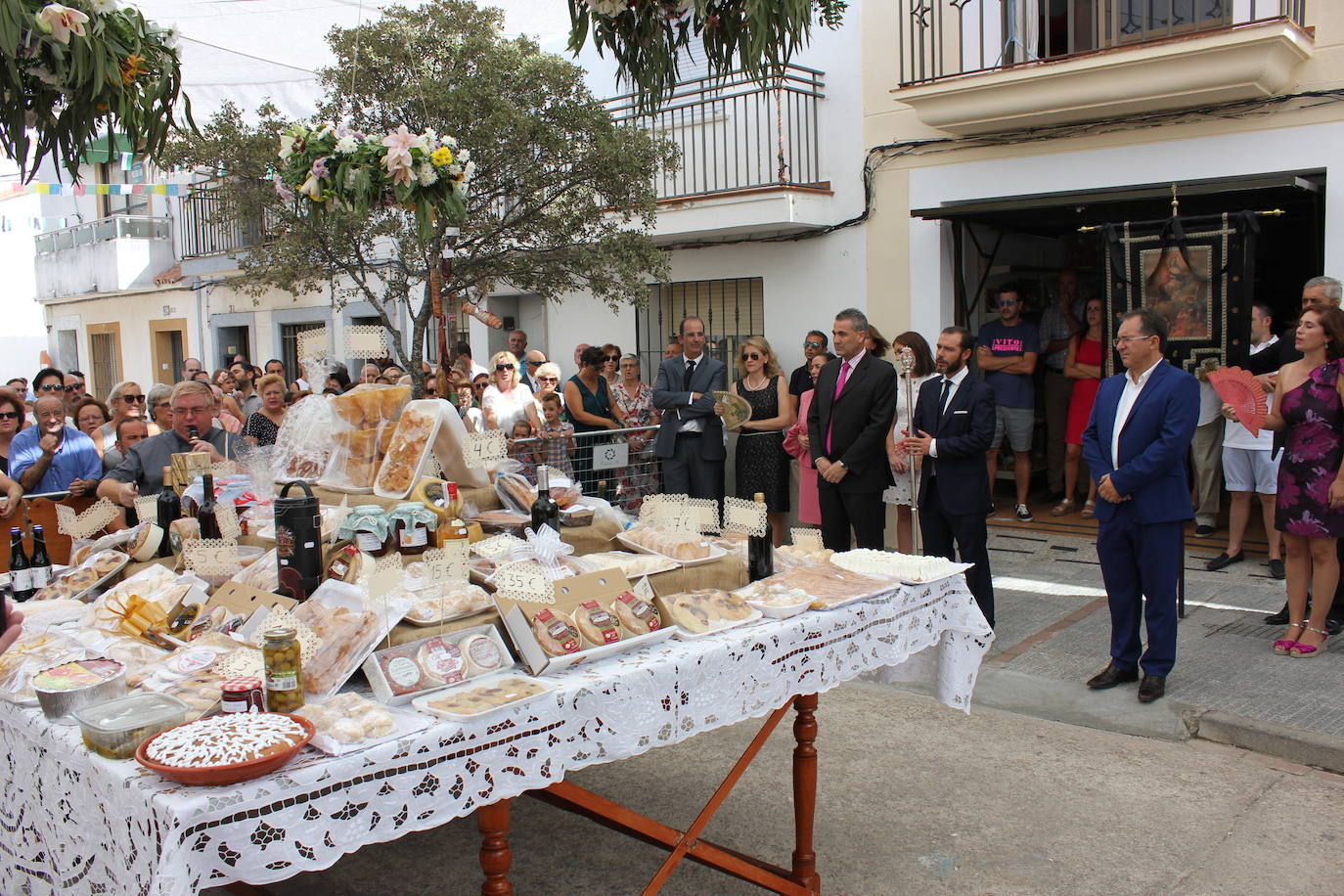 La Mesa del Ramo es la tradición más destacada de las fiestas populares. 