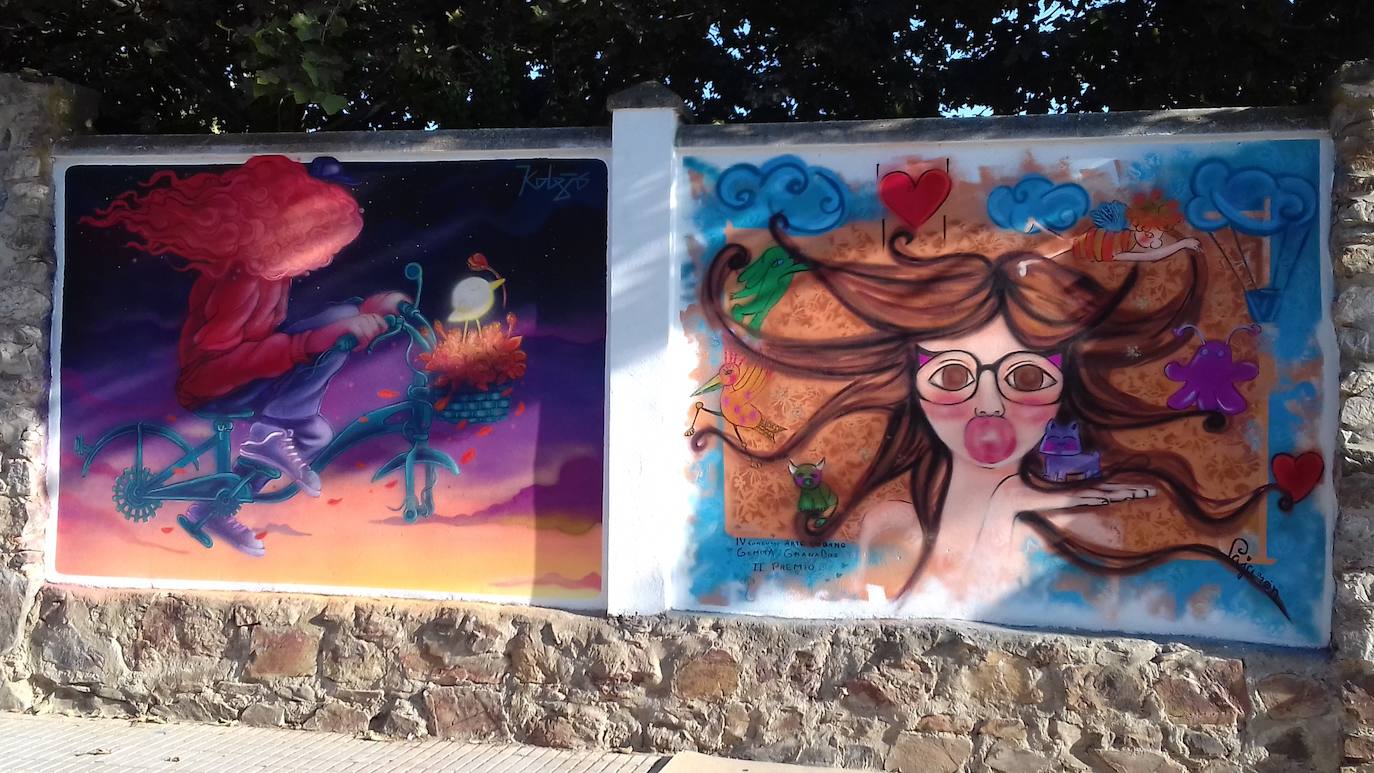 A la izquierda, el dibujo ganador, a la derecha, el segundo premio. 
