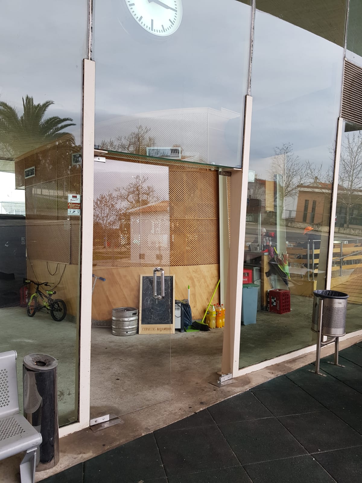 Nuevo intento de robo en el bar La Estación y en el autobús estacionado