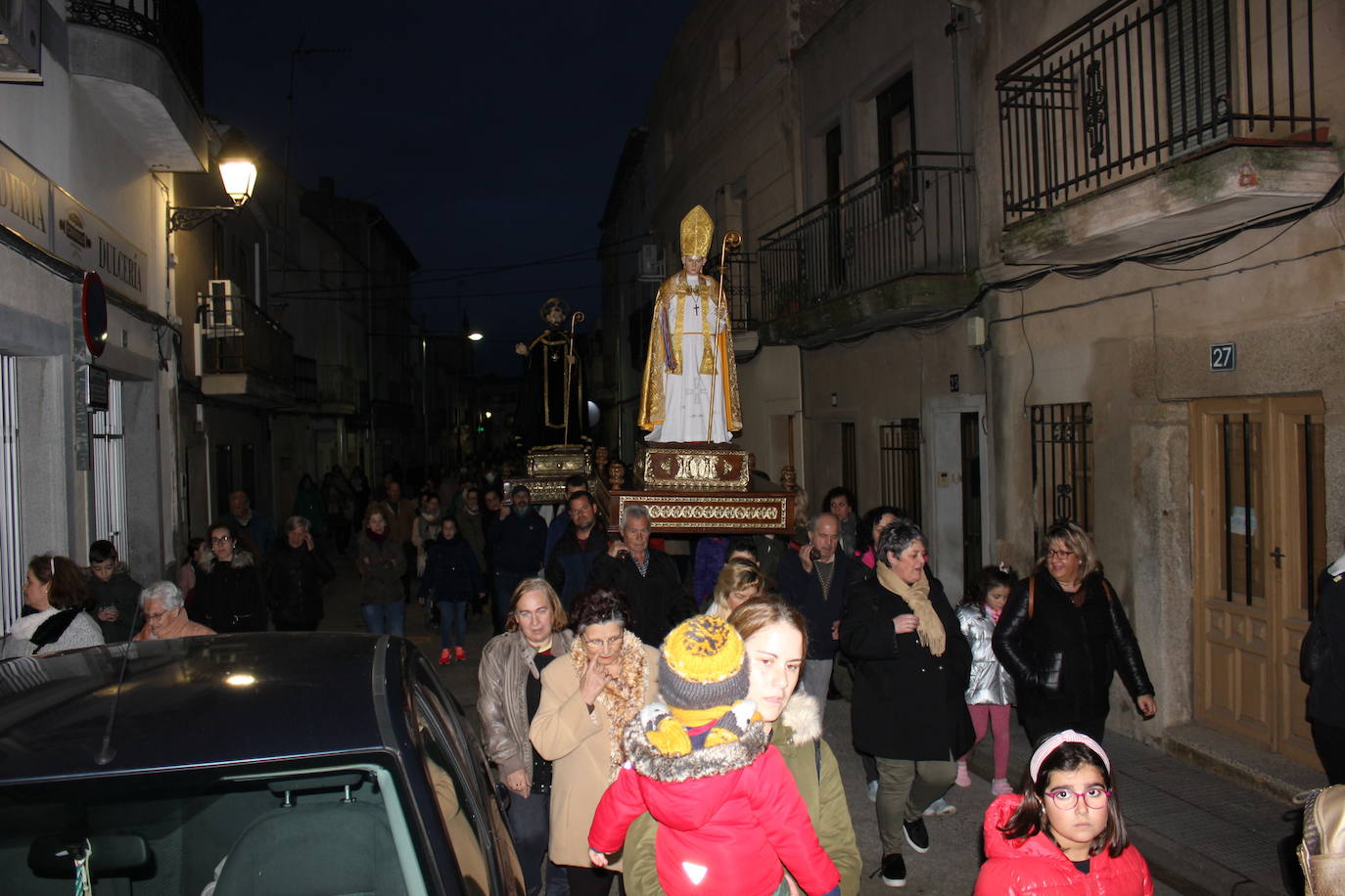 Traslado de los santos desde la ermita de Santiago a la parroquia. 