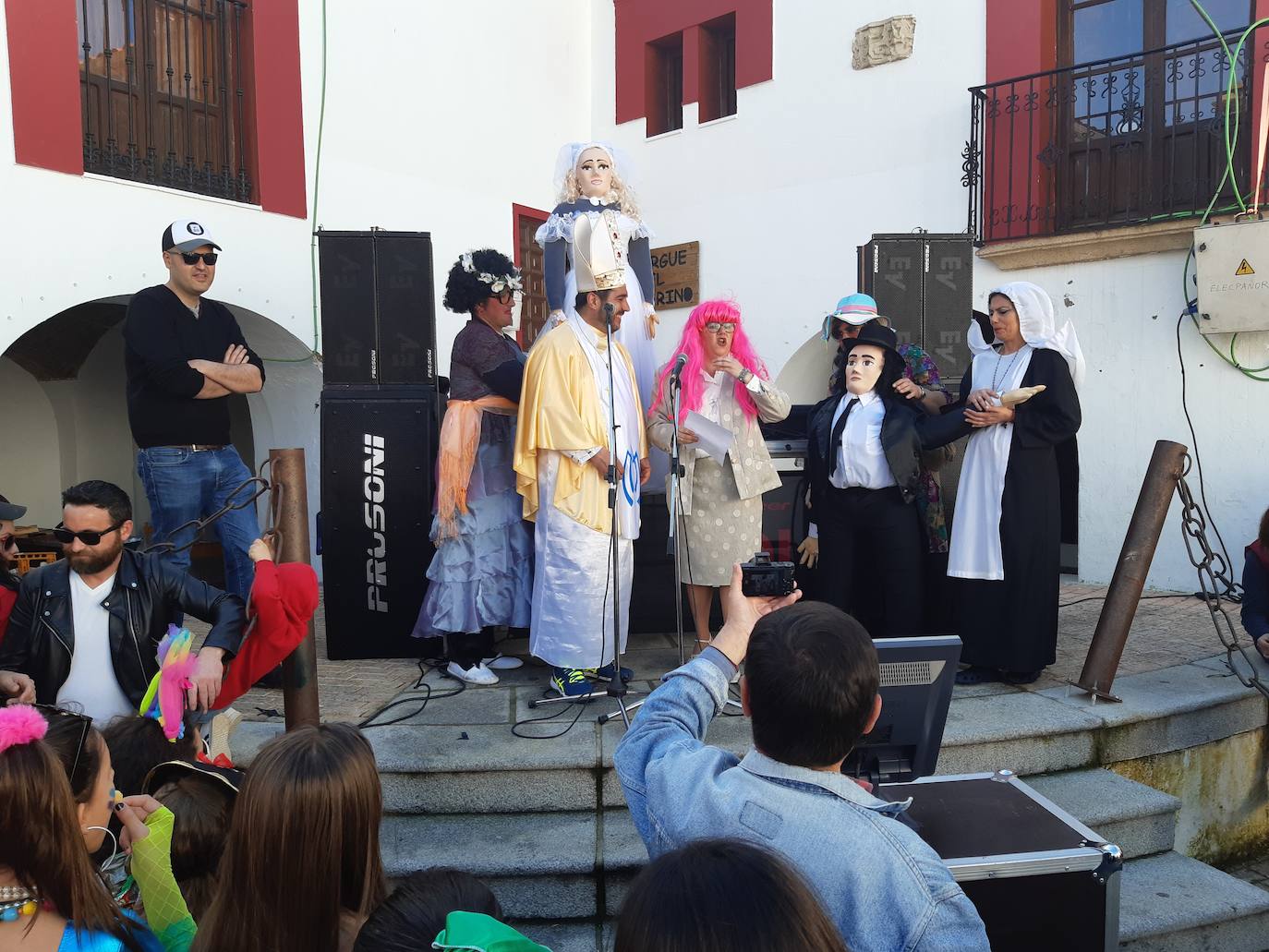 Imagen principal - Boda de los bujacos y posterior convite de panceta y patatera para todos los invitados. 