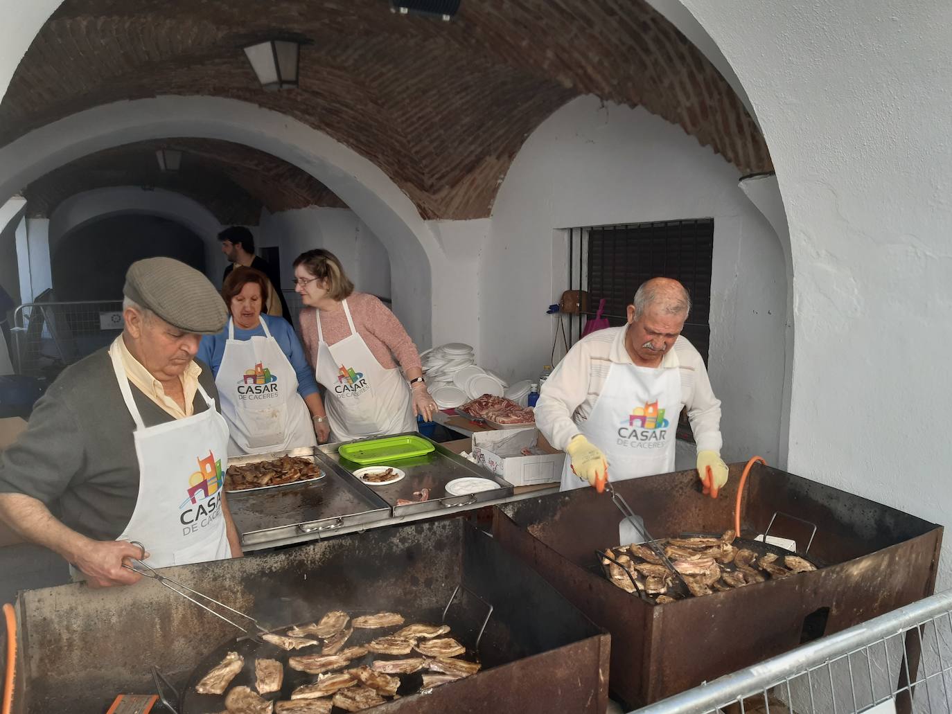 Imagen secundaria 1 - Boda de los bujacos y posterior convite de panceta y patatera para todos los invitados. 