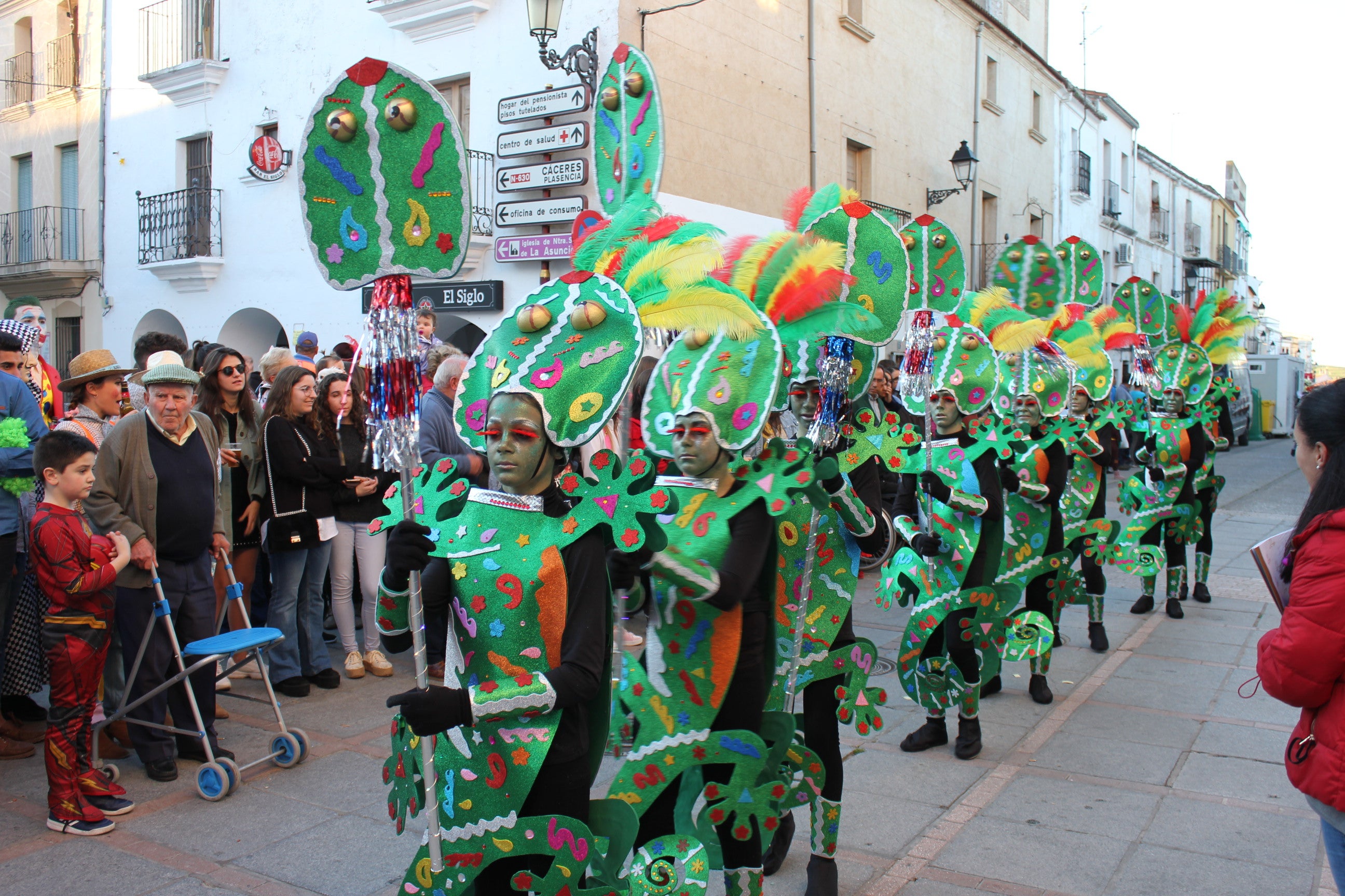 Imagen secundaria 1 - Las diosas con ostentosos adornos, los camaleones y el demonio samurai. 