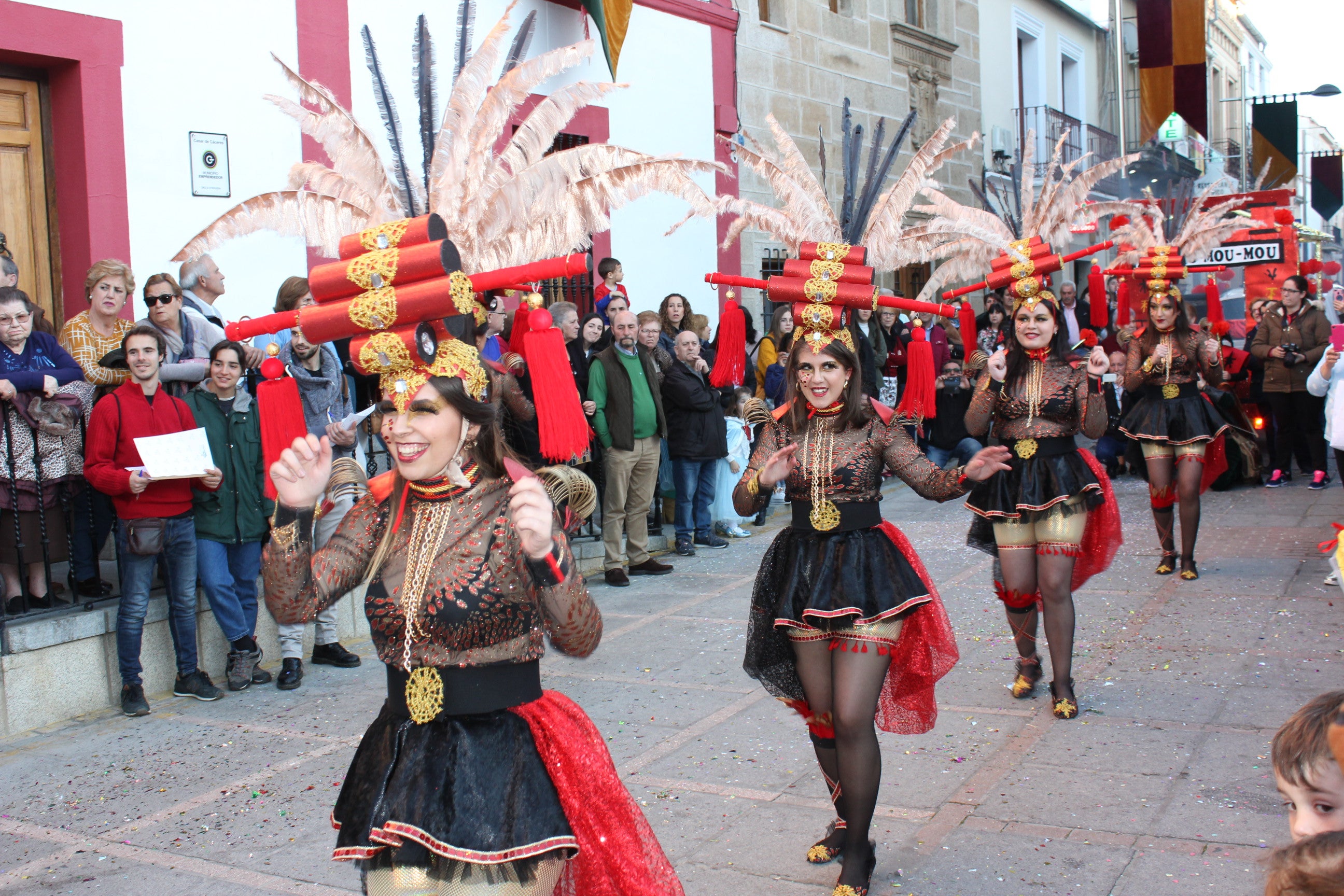 Imagen principal - Las diosas con ostentosos adornos, los camaleones y el demonio samurai. 