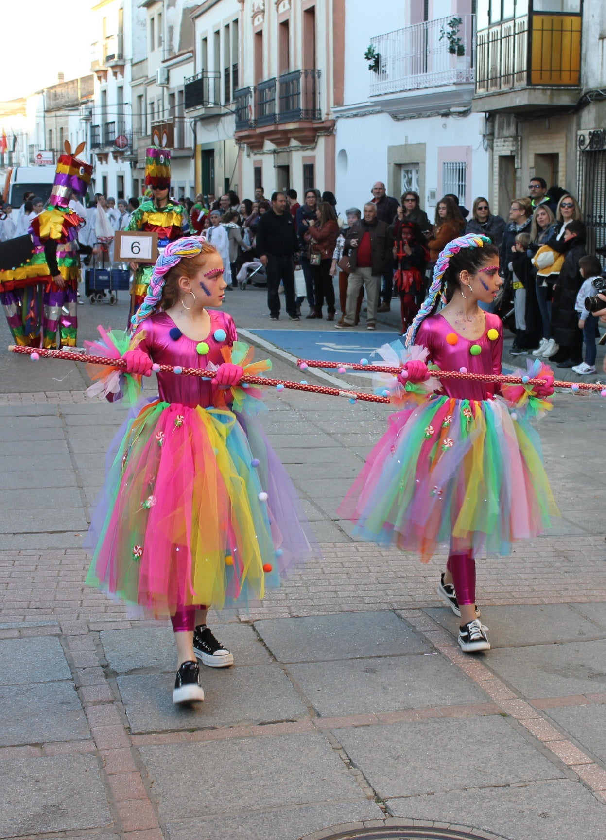 Imagen secundaria 2 - Los juveniles de Galaxy XIII, el grupo de paracaidistas y la pareja ganadora 'Las reinas de la golosina'. 