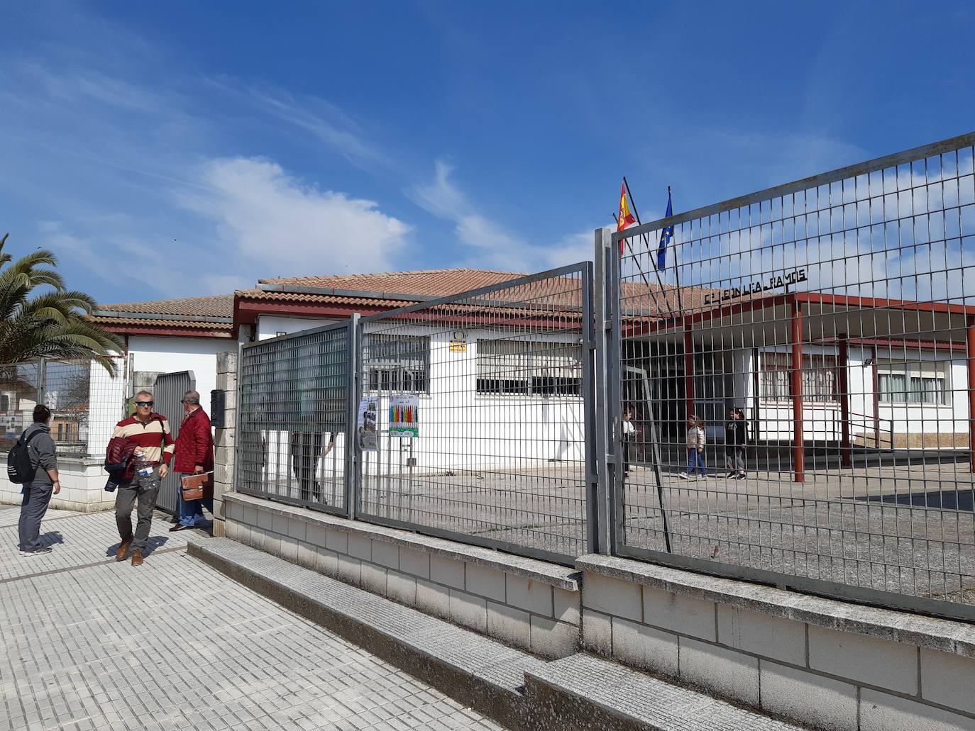 Los alumnos recibirán los libros que quedaron en el colegio en los próximos días