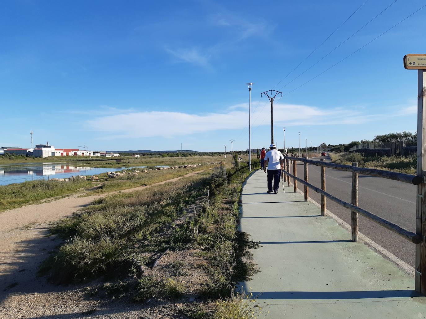 Personas de distintas edades han aprovechado su primer día de paseo. L.C.G.