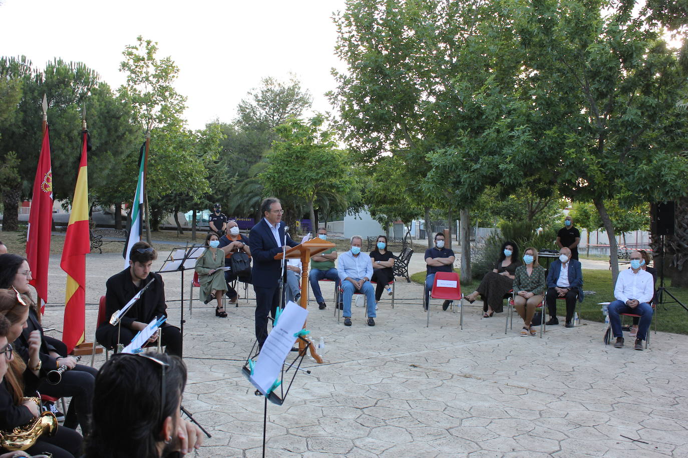 Imagen secundaria 2 - El parque de José Cortes alberga desde hoy un monolito en recuerdo a los fallecidos durante el estado de alarma. 